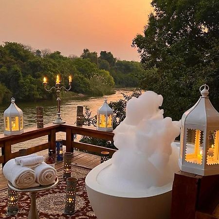 Royal Chundu Island Lodge Ливингстон Экстерьер фото
